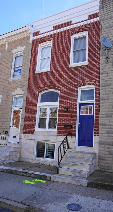 Foto principal - Remodeled 2 Bedroom Townhome in Highlandtown!