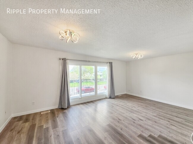 Photo du bâtiment - SPACIOUS 3 BEDS, 1 BATH DUPLEX | BRIGHT & COZY HOME IN CONVENIENT SE CALGARY