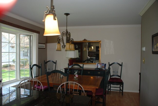Building Photo - 180 Goldfinch Ct