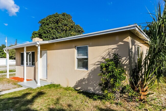 Foto del edificio - 647 Beech Rd