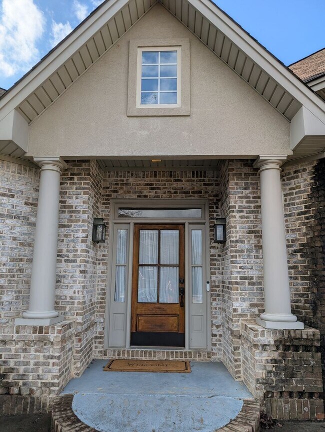 Foto del edificio - 461 Belmonte Dr