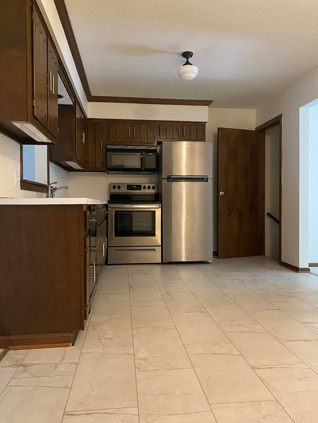 Kitchen - 3718 Moonbeam Cir NW