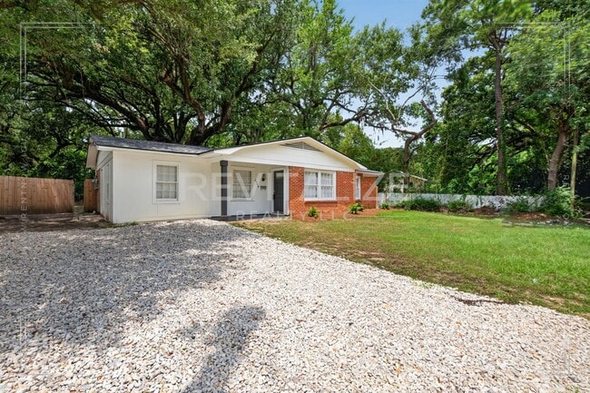 Building Photo - 2900 Lott Dr