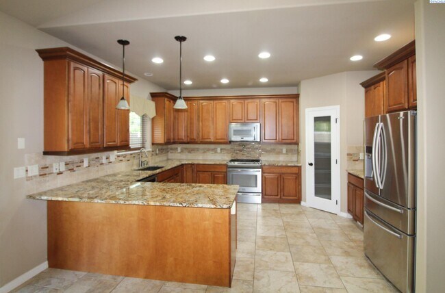 Foto del edificio - 3 bed, 2 1/2 bath house in Kennewick