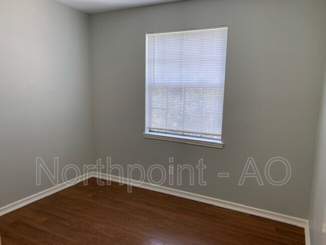 Foto del edificio - 10324 Woodleaf Dr