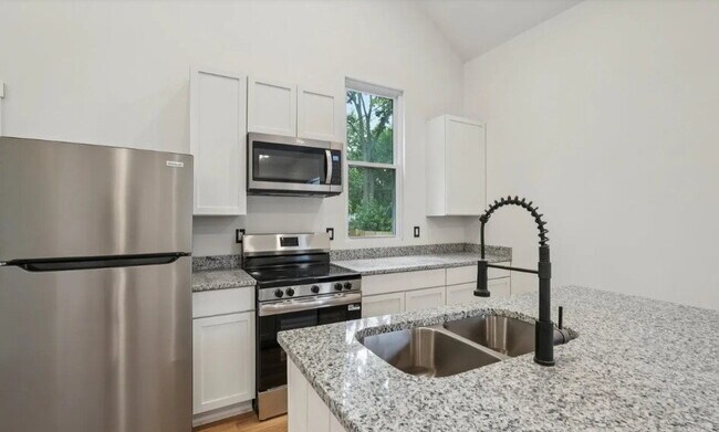 Building Photo - Close to the City, Easy to Call Home