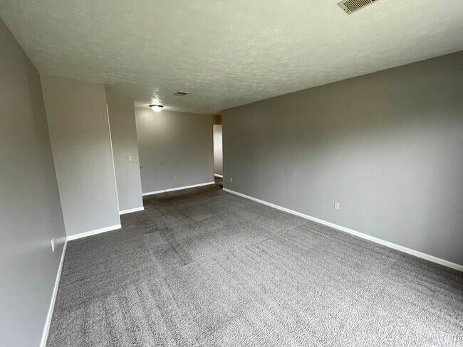 Building Photo - Rockford Ridge Townhomes 2 Bedroom / 1 Bat...