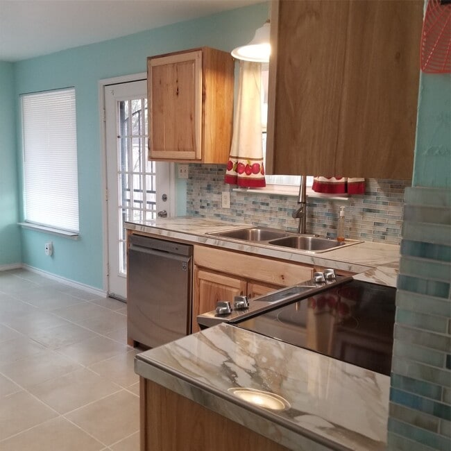 Foto del edificio - 6206 Verde Valley Dr