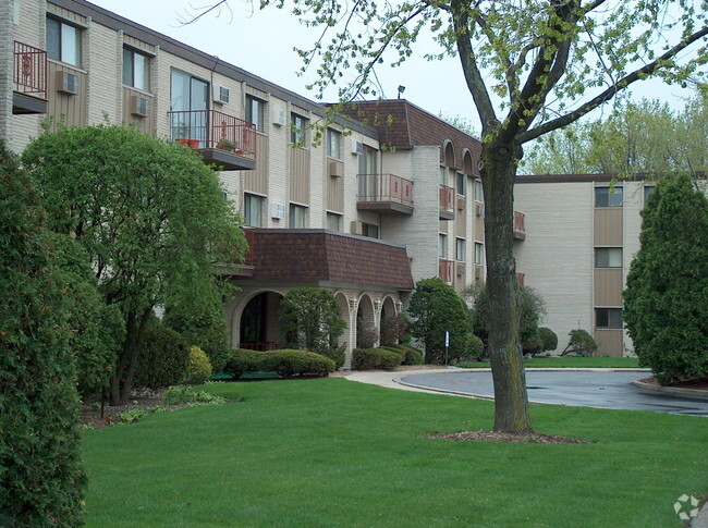 Building Photo - The Chateau Royale
