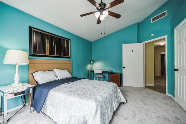 Building Photo - 1321 Red Torador Cir