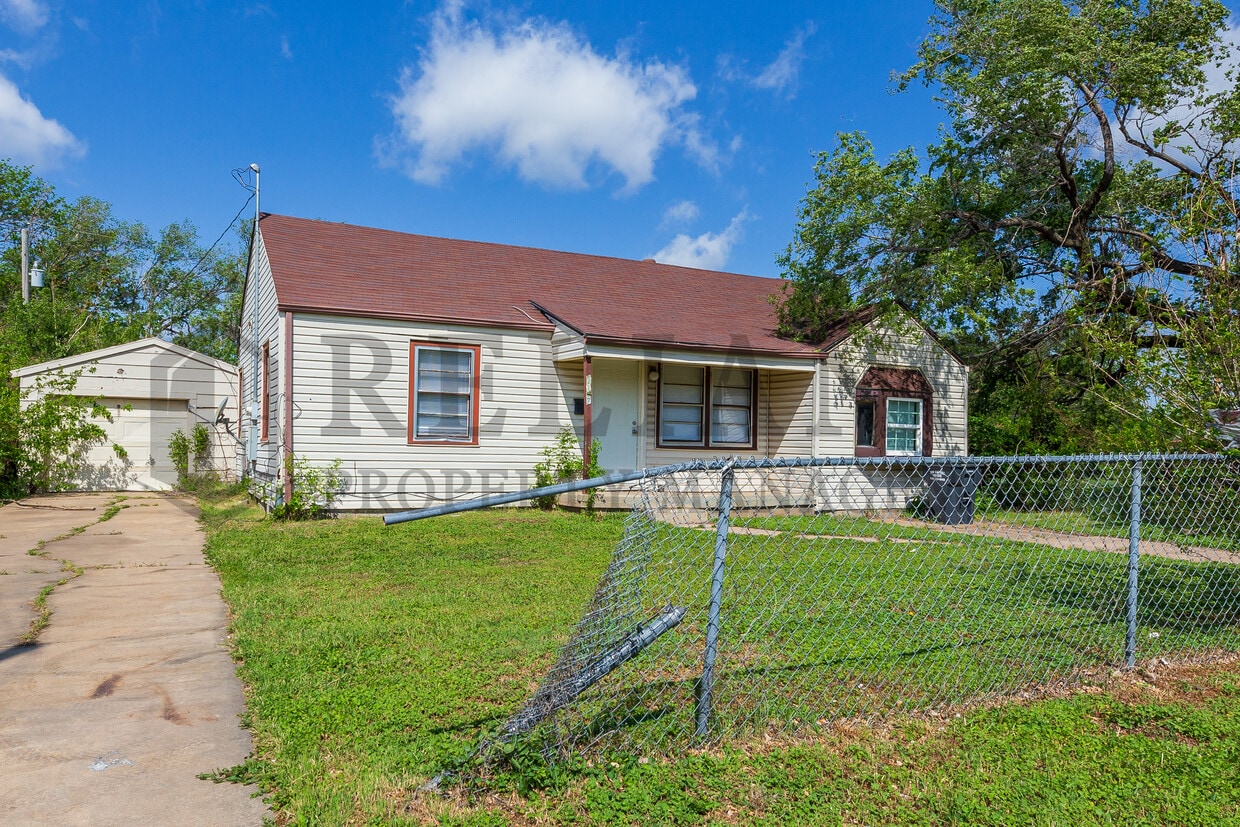 Primary Photo - 2237 N Erie St