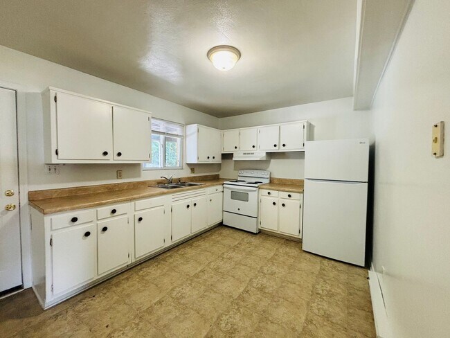 Foto del edificio - 2 Bedroom, 1 Bath Apartment