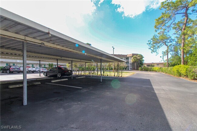 Foto del edificio - 5635 Rattlesnake Hammock Rd