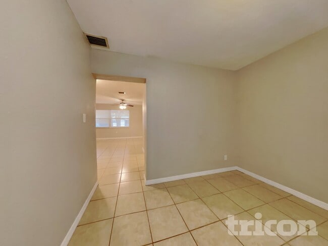 Building Photo - 1430 Thames Ln