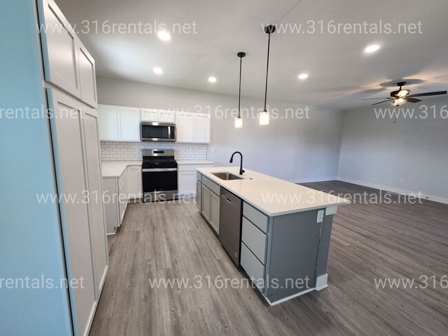 Building Photo - 8739-8741 E Summerside Pl