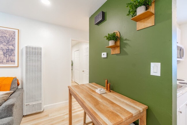 Building Photo - 734 Vine St