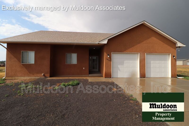 Primary Photo - 1207 W De La Vista Ct