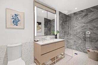 Building Photo - 500 W 45th St