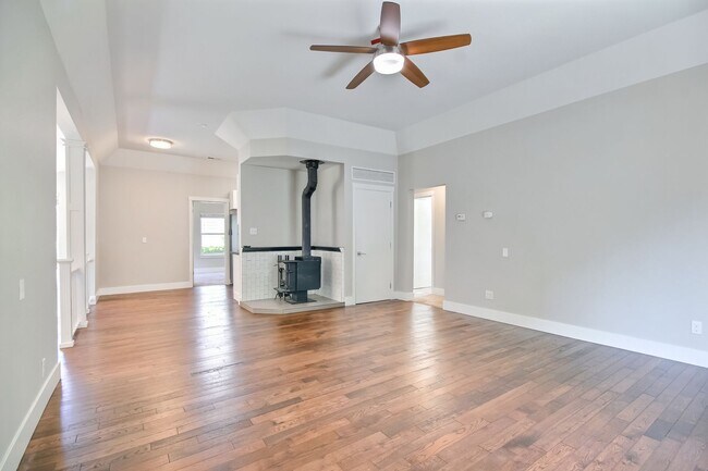Building Photo - Ravensdale 3 bedroom, 2 bath home- remodeled- Park like setting.