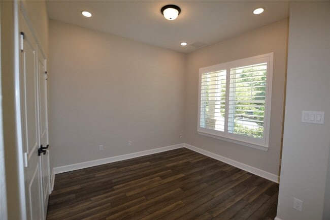 Building Photo - 2151 Creekside Breeze Dr