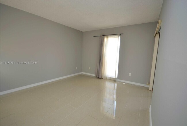 Building Photo - 7980 N French Dr