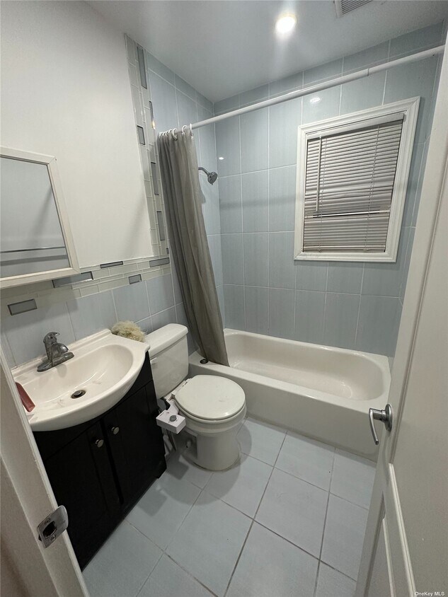 25 Ellison Ave, Westbury, NY 11590 House Rental in Westbury, NY