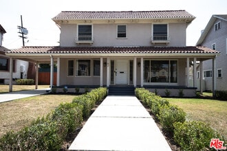 Building Photo - 2142 S Victoria Ave