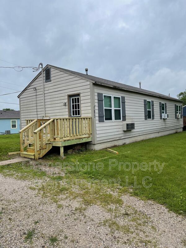 8185 Center Dr, De Soto, KS 66018 House for Rent in De Soto, KS