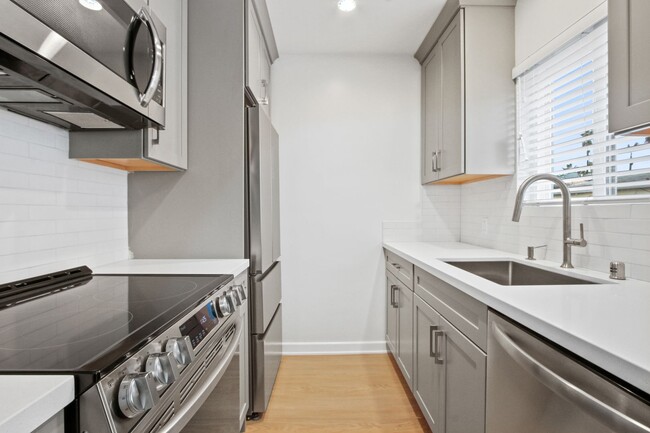 Building Photo - 117 Strand St