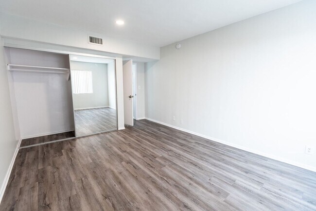 Interior Photo - 3537 Clarington Ave