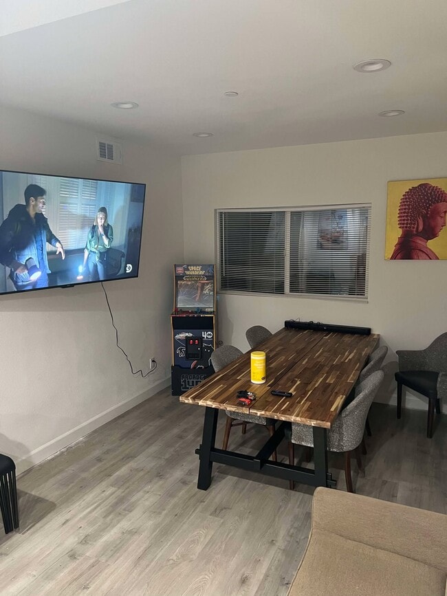 Foto del edificio - 866 N Edgemont St