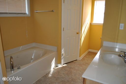 Building Photo - 1262 Custer Dr E