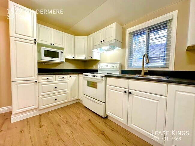 Photo du bâtiment - 2 Bed and 1.5 Bath Home in Walkerville