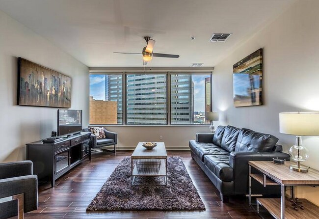 Foto del edificio - 1525 Elm St