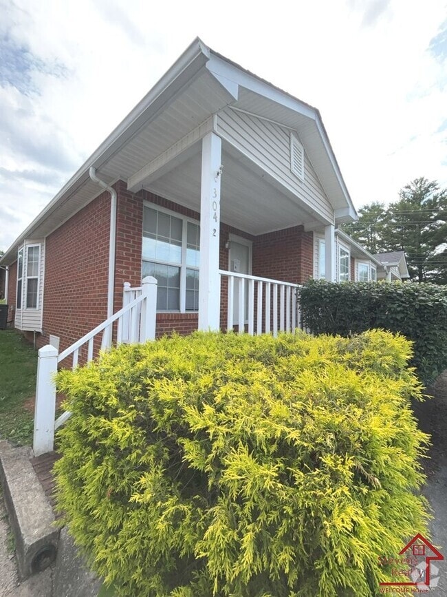 Building Photo - 304 Oriole Dr