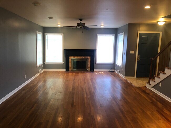 viviendo - 1816 W Arrowhead Plz