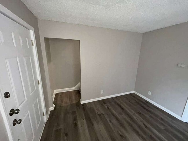 Foto del edificio - Renovated 3 Bedroom Colonial