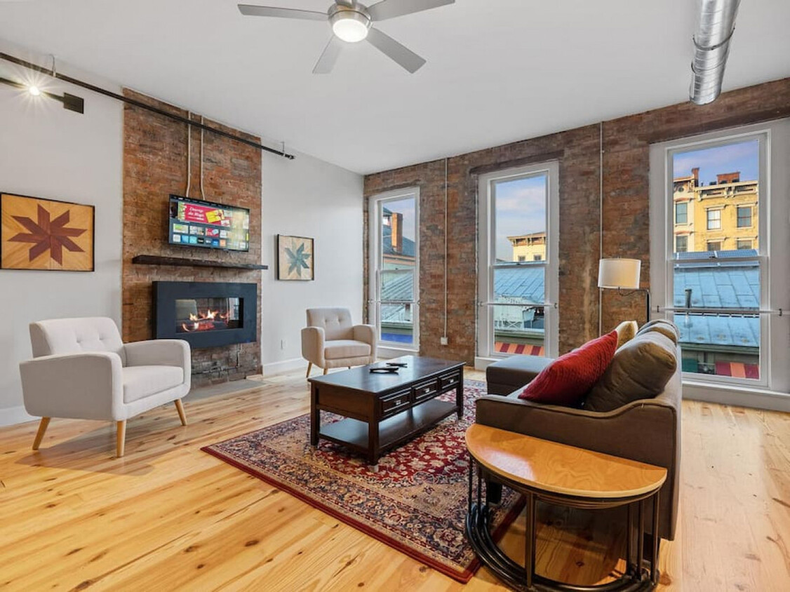 Primary Photo - 111 W Elder St