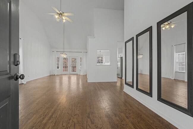 Foto del edificio - 1857 Woodland Pointe Dr