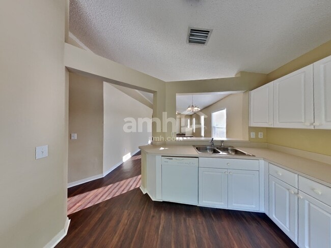 Foto del edificio - 22747 Saint Thomas Cir