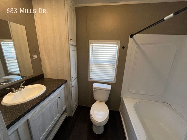 Building Photo - 683 W Mills Dr