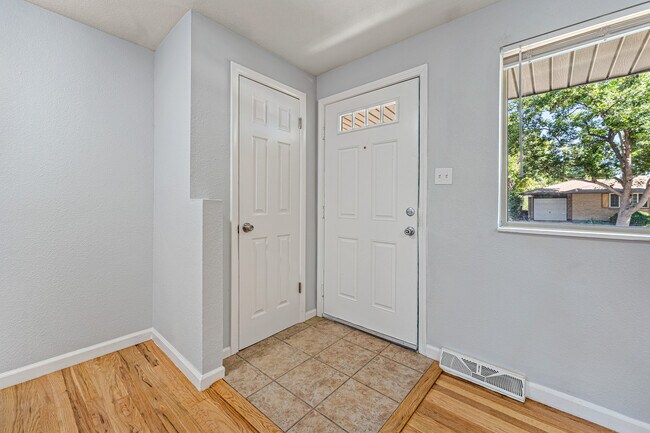 Foto del edificio - 3512 W Berry Dr