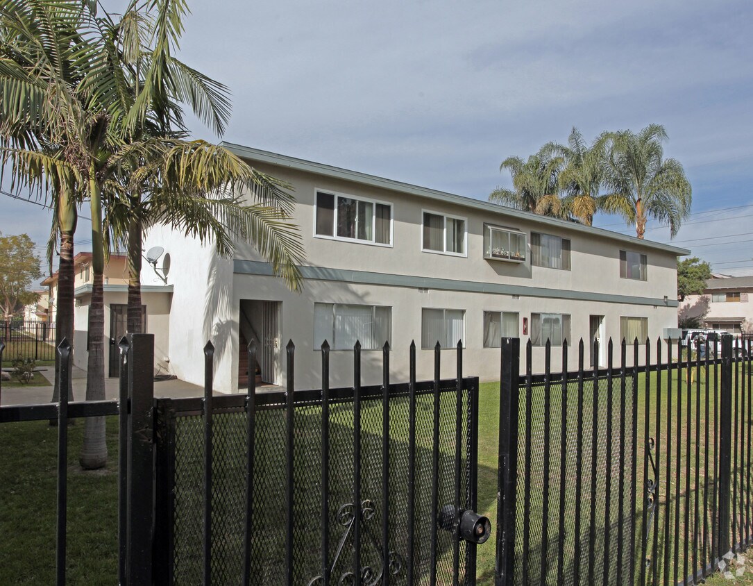 Building Photo - 1816 W Crestwood Ln