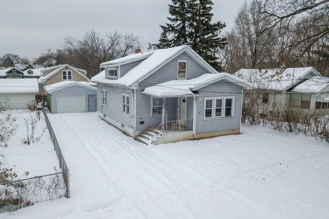 Building Photo - 2319 Hecker Ave