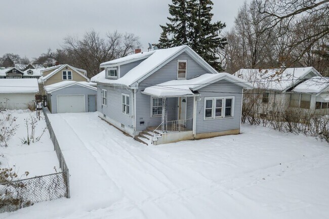 Foto del edificio - 2319 Hecker Ave