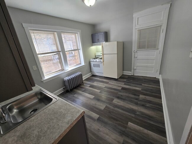 Building Photo - 4829 N Springfield Ave