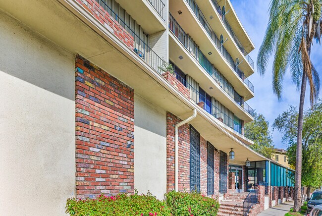 Building Photo - 2260 N Cahuenga Blvd