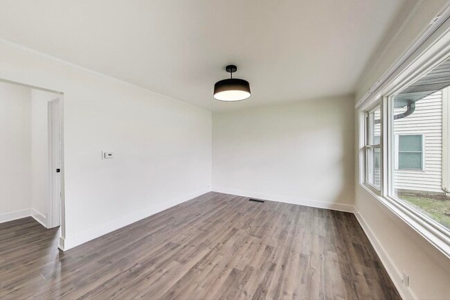 Building Photo - 139 S Quentin Rd