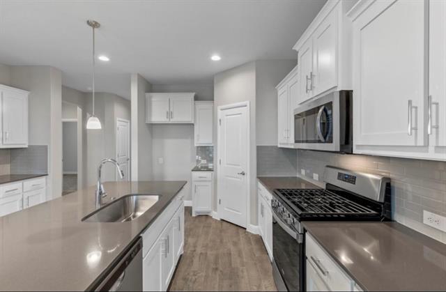 Foto del edificio - 15740 Putney Wy