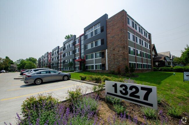 Apartments Under 1 000 In Lakewood Oh Apartments Com